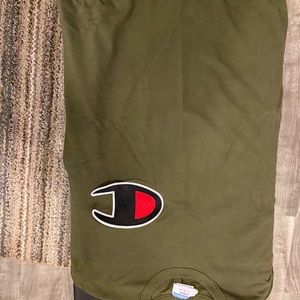 Men’s champion graphic tee